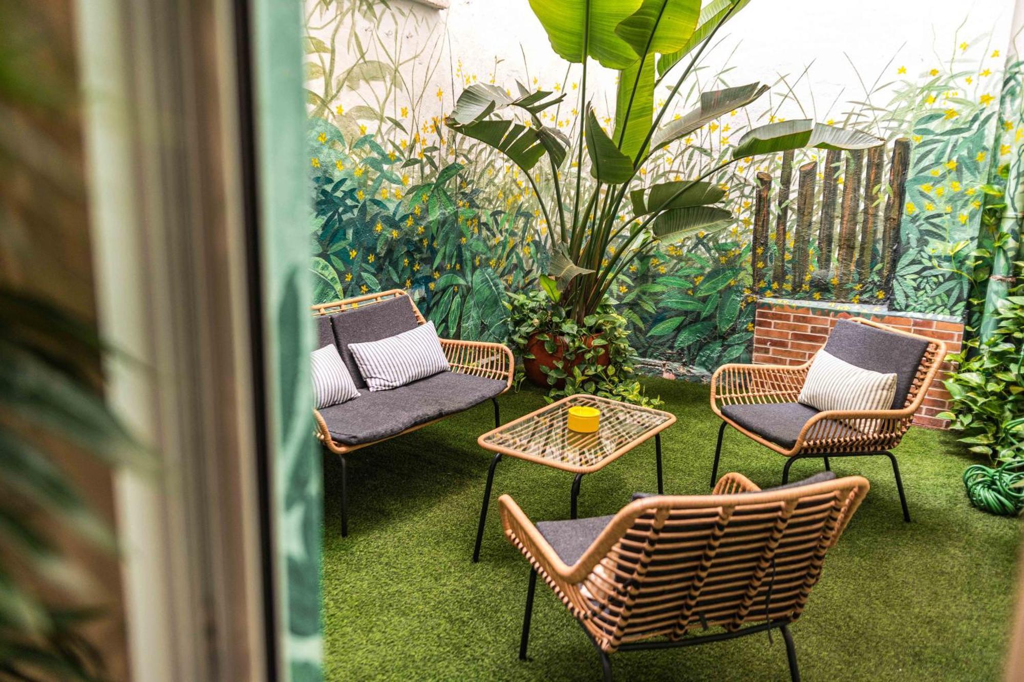 Artistic Flat Next To Ruzafa Welcome To The Jungle Valencia Exterior photo